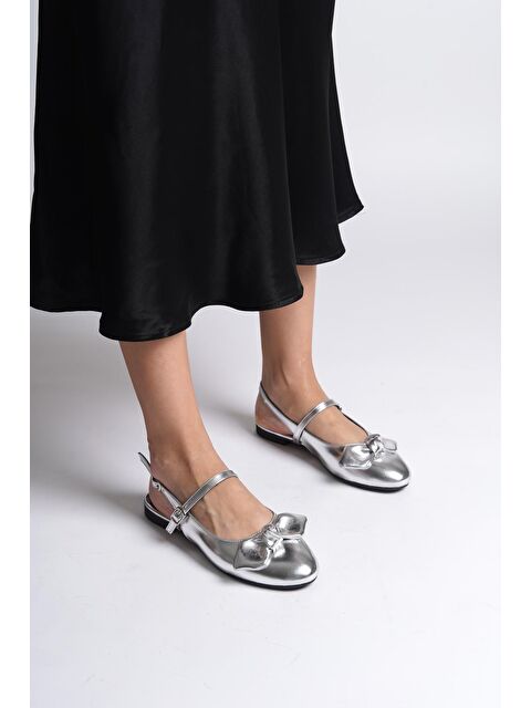 Capone Outfitters Arkası Açık Bantlı Oval Burunlu Fiyonk Detaylı Kadın Babet - S000150944-18105