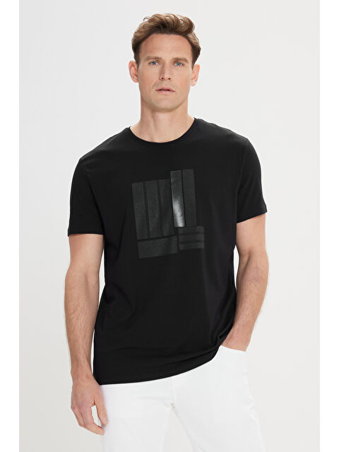 Altınyıldız Classics Erkek Siyah Slim Fit Dar Kesim Pamuklu Esnek Baskılı Bisiklet Yaka Tişört