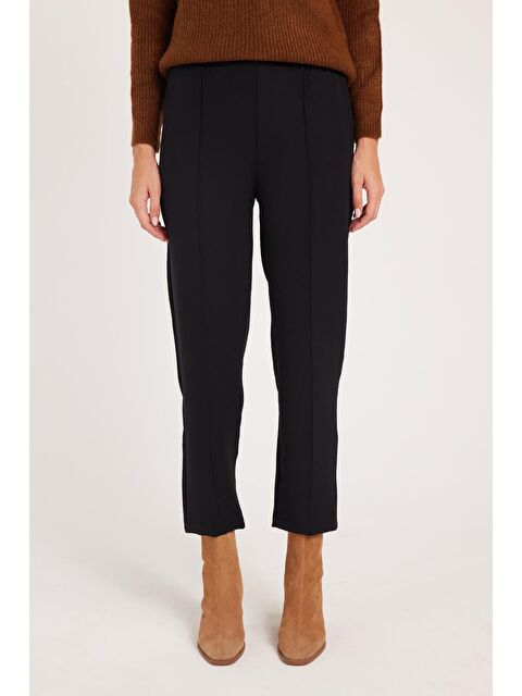 TUDORS Kadın Relax Fit Rahat Kesim Yüksel Bel Düz Paça Beli Lastikli Siyah Pantolon - S000523016-19351