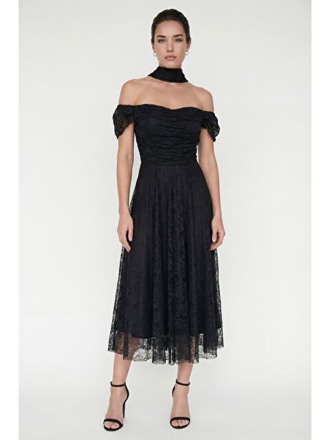 Lafaba Kadın Siyah Dar Kalıp Kayık Yaka Dantelli Midi Söz Nişan Nikah Abiye - S000506620-19351