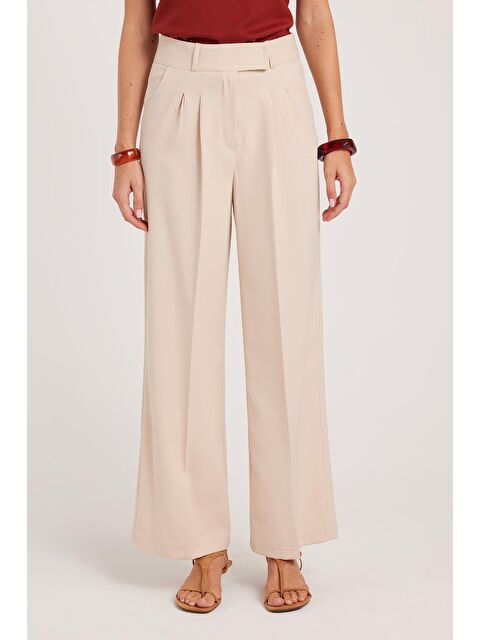 TUDORS Kadın Regular Fit Klasik Kesim Cırt Kapamalı Palazzo Bej Pantolon - S000523028-19928