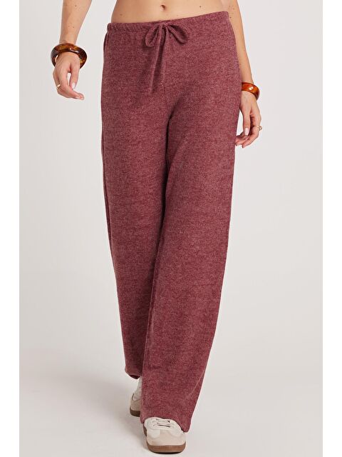 TUDORS Kadın Relax Fit Rahat Kesim Beli Bağcıklı Geniş Paça Bordo Pantolon - S000523030-19951