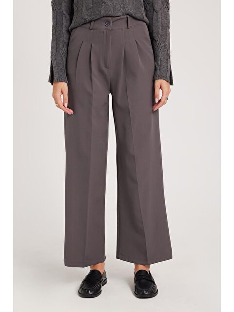 TUDORS Kadın Regular Fit Klasik Kesim Yüksel Bel Geniş Paça Antrasit Pantolon - S000523031-29666