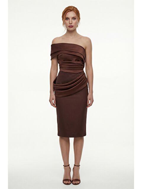 Lafaba Kadın Kahverengi Kayık Yaka Pile Detaylı Midi Söz Nişan Nikah Abiye Elbise - S000506643-19413