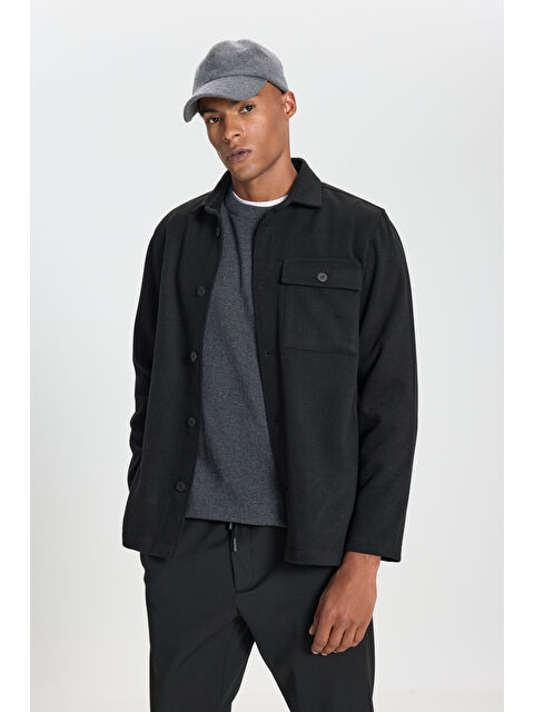 Altınyıldız Classics Erkek Siyah Sıcak Tutan Relax Fit Rahat Kesim Klasik Yaka Cepli Polar Gömlek - S000402956-19351