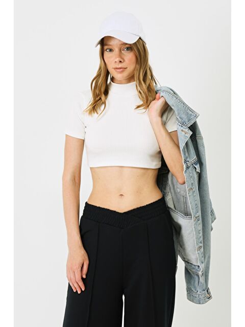 C&City Kadın Kısa Kol Dik Yaka Crop Fitilli Bluz 922 Ekru - S000226325-19965