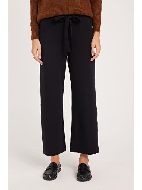 TUDORS Kadın Relax Fit Rahat Kesim Lastikli Kuşak Bağlamalı Geniş Paça Siyah Pantolon - S000523071-19351