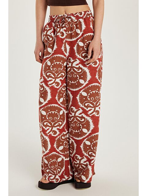 TUDORS Kadın Regular Fit Beli Bağcıklı Geniş Paça Baskılı Pantolon - S000522934-23173