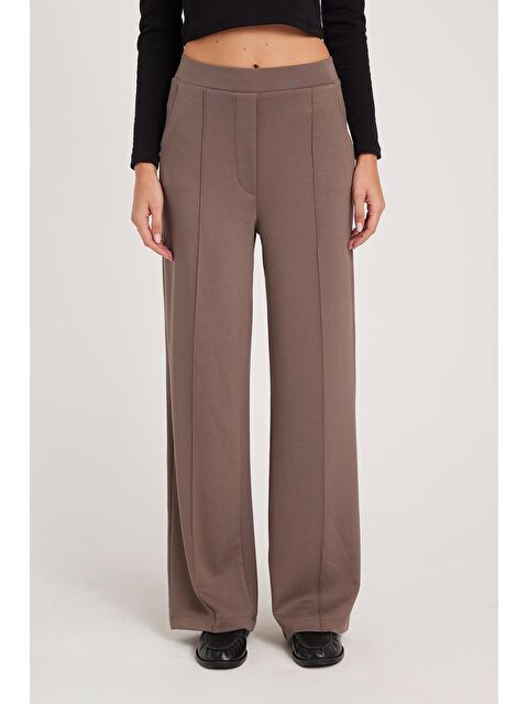 TUDORS Kadın Relax Fit Rahat Kesim Modal Kumaş Yüksel Bel Geniş Paça Açık Kahve Pantolon - S000522950-17365