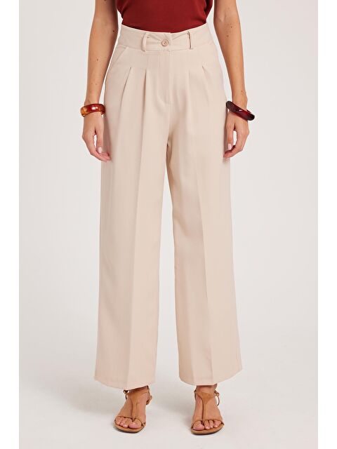 TUDORS Kadın Regular Fit Klasik Kesim Yüksel Bel Geniş Paça Bej Pantolon - S000522948-19928