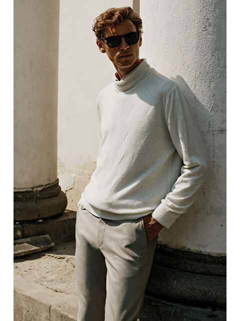 AC&Co / Altınyıldız Classics Erkek Ekru Yünlü Normal Kesim Tam Balıkçı Yaka Jakarlı Triko Kazak - S000512316-19965