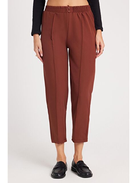 TUDORS Kadın Relax Fit Rahat Kesim Yüksel Bel Düz Paça Beli Lastikli Kahverengi Pantolon - S000523045-19413