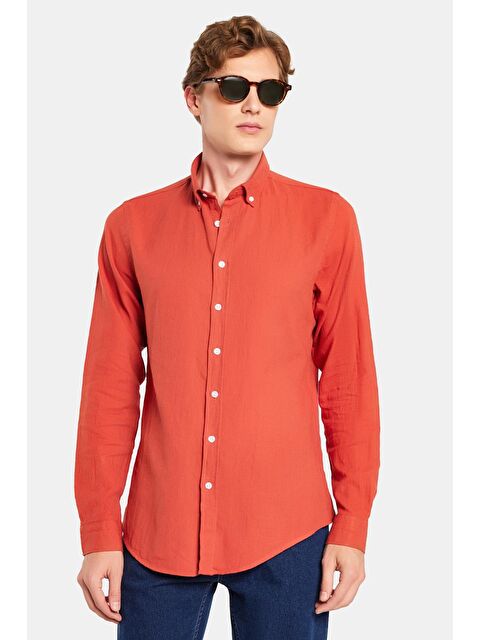 TUDORS Erkek Slim Fit Dar Kesim %100 Pamuk Keten Doku Düğmeli Yaka Kiremit Gömlek - S000519222-18657