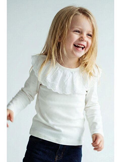 Breeze Kız Çocuk Uzun Kollu Tişört Yaka Kısmı Güpür Detaylı Nakışlı Ekru (2-6 Yaş) - S000515105-19965