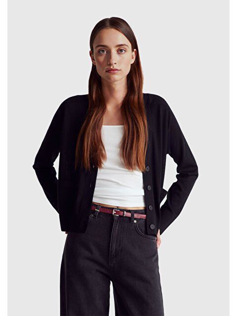 United Colors Of Benetton Kadın Sİyah %100 Yün Önü Cep Detaylı Düğmeli V Yaka Hırka - S000514125-19351