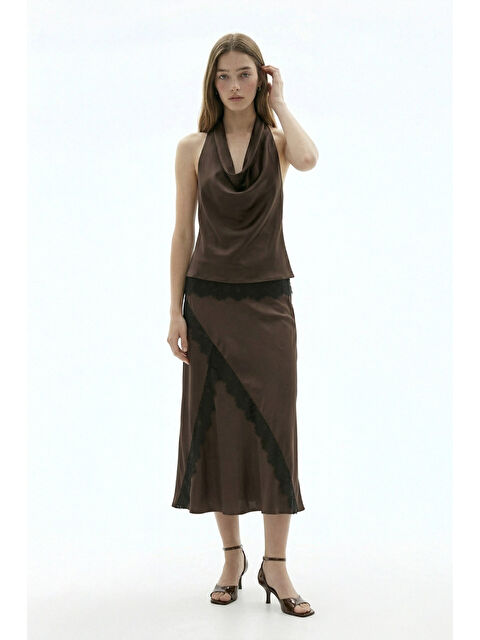 QUZU Degaje Yaka Dantel Detaylı Saten Bluz Kahverengi - S000523975-19413