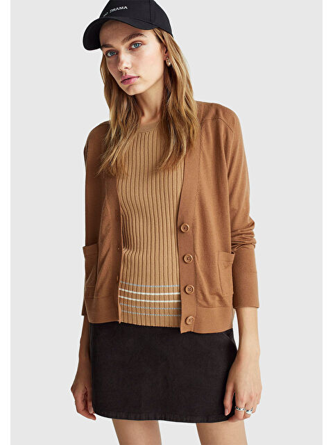 United Colors Of Benetton Kadın Taba  %100 Yün Önü Cep Detaylı Düğmeli V Yaka Hırka - S000514125-14955