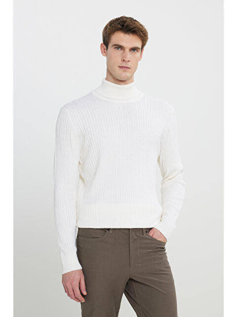 AC&Co / Altınyıldız Classics Erkek Ekru Yünlü Sıcak Tutan Normal Kesim Saç Örgü Desenli Triko Kazak - S000512322-19965