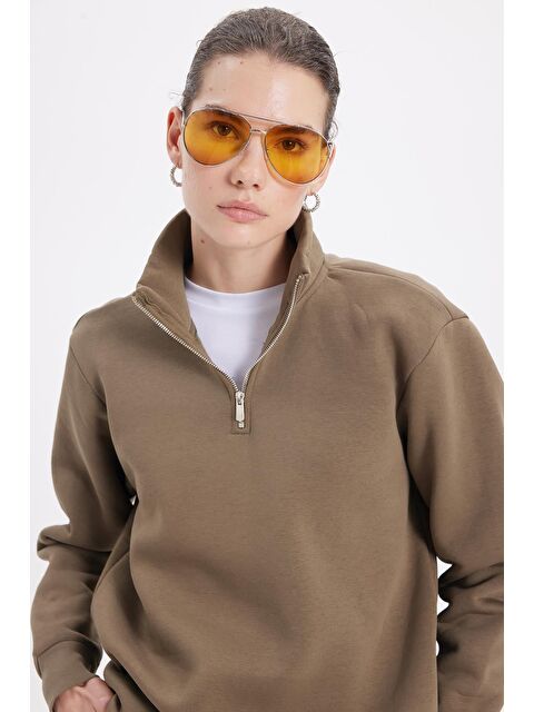 TUDORS Kadın Relax Fit Rahat Kesim Pamuklu İçi Polarlı Yarım Fermuarlı Haki Dik Yaka Sweatshirt - S000523100-18547