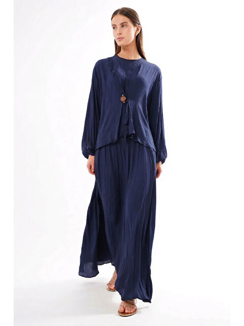 Remsa Tuniğin Önü Tahta Aksesuar ve Pile Detaylı Cupra Etekli Takım 929 Lacivert