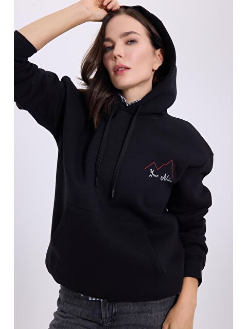 TUDORS Kadın Oversize Geniş Kesim Pamuklu Yumuşak Dokulu İçi Polarlı Baskılı Siyah Kapüşonlu Sweatshirt - S000523111-19351