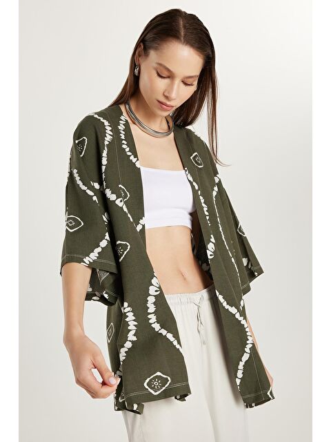 TUDORS Kadın Relax Fit Rahat Kesim V Yaka Geniş Kollu Baskılı Kimono - S000523115-23173