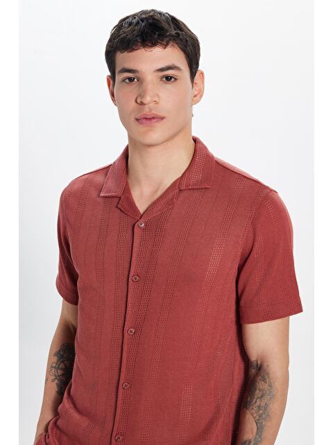 TUDORS Erkek Slim Fit Örme Kumaş Apaş Yaka Rahat Kullanım Kısa Kol Kiremit Gömlek