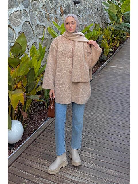 Lamelif Pelüş Atkılı Mont Bej