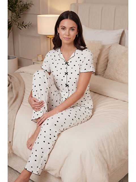 Lela Regular Fit Desenli V Yaka Kısa Kollu Pijama Takımı 65770836