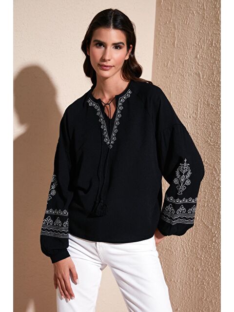 Lela Yakası Bağlamalı Kolları Nakışlı V Yaka Regular Fit Bluz 611Bz0368 - S000163523-19351