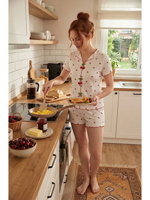 Lela Regular Fit Desenli V Yaka Şortlu Pijama Takımı 65770837