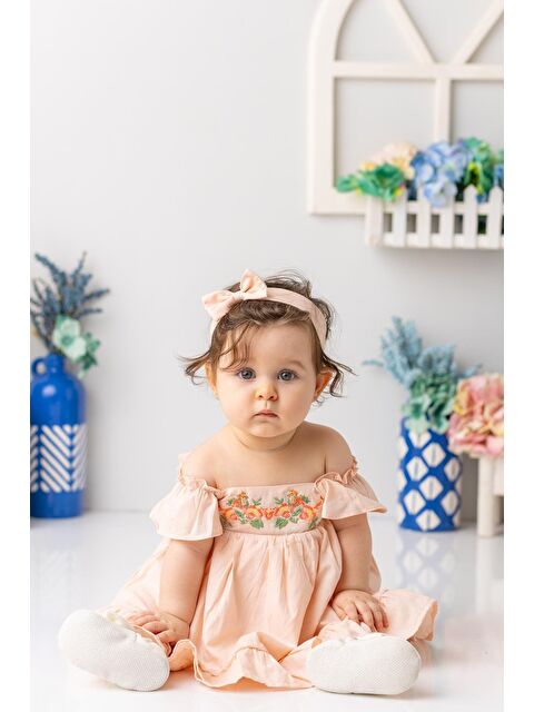 MİNİNİO Kız Bebek Yakası Ve Eteği Fırfırlı Nakışlı Vual Elbise - Yavruağzı - S000362812-2373