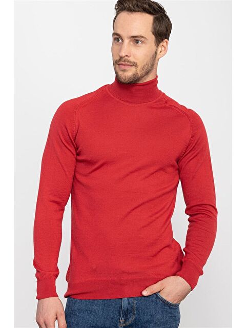 TUDORS Erkek Slim Fit Tam Balıkçı Yaka Düz Kırmızı Triko Kazak