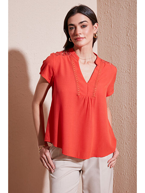 Lela Güpür Detaylı % 100 Pamuk Regular Fit V Yaka Kadın Bluz 611Bz0286 - S000162631-20048