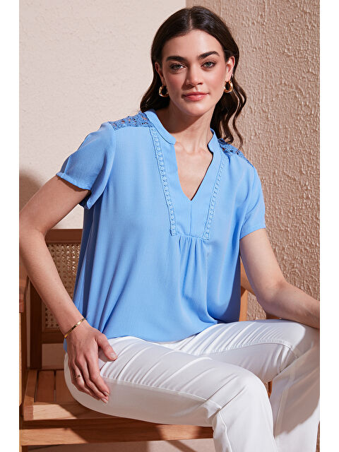 Lela Güpür Detaylı % 100 Pamuk Regular Fit V Yaka Kadın Bluz 611Bz0286 - S000162631-3642