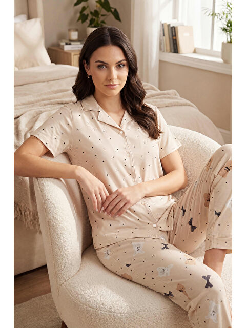 Lela Desenli Normal Kalıp Düğmeli Kısa Kollu Yumuşak Dokulu Pijama Takımı 65770110