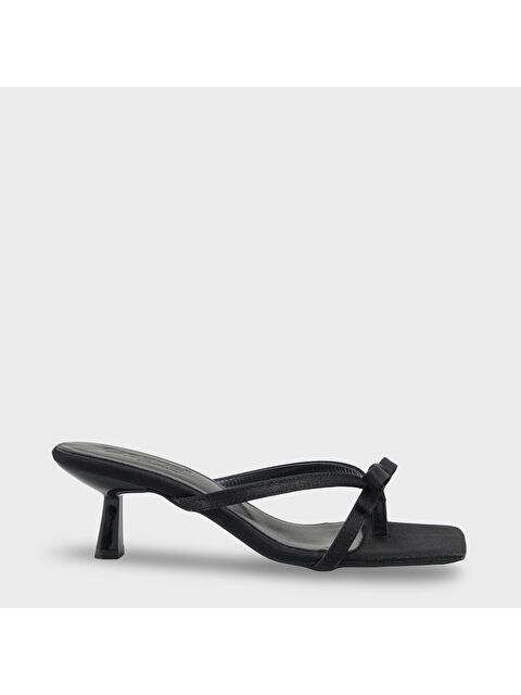 Capone Outfitters Rebekah Saten Orta Topuklu Küt Burunlu Kadın Terlik