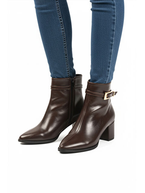 Ayakmod Kahve Dar Kalıp İçi Polarlı Sivri Burun Topuklu Kadın Bot 262327 Z - S000445506-19413