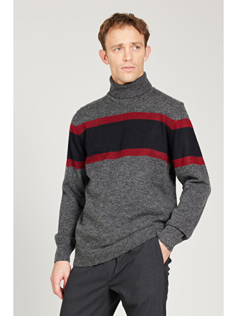 Altınyıldız Classics Erkek Antrasit-Lacivert Standart Fit Normal Kesim Tam Balıkçı Yaka Jakarlı Triko Kazak - S000403029-37189