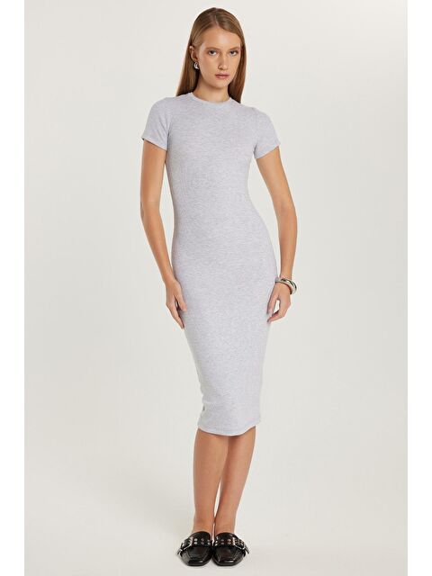 TUDORS Kadın Standart Fit Bisiklet Yaka Kısa Kollu Modal Kumaş Midi Boy Gri Elbise - S000520521-20600