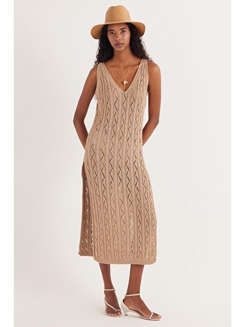 TUDORS Kadın Standart Fit Akrilik Örme Desenli V Yaka Asklı Kahverengi Plaj Elbise - S000520523-19413