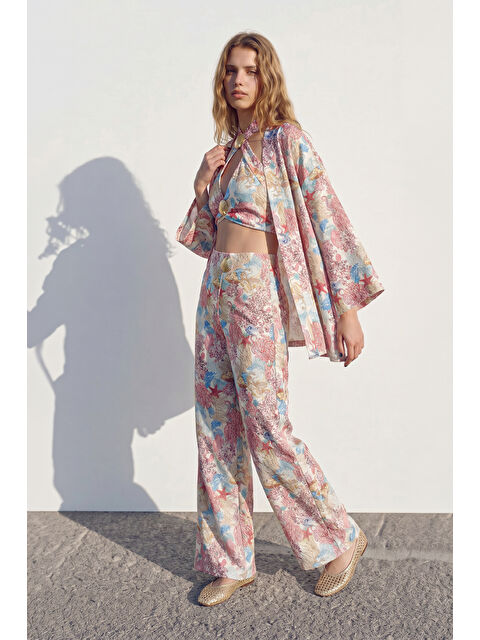 QUZU Çiçek Desenli Kısa Kimono Pembe