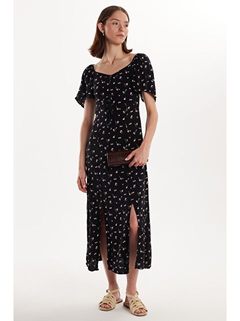 TUDORS Kadın Standart Fit Bağlama Detaylı Desenli Viskon Yırtmaçlı Elbise - S000520543-23173