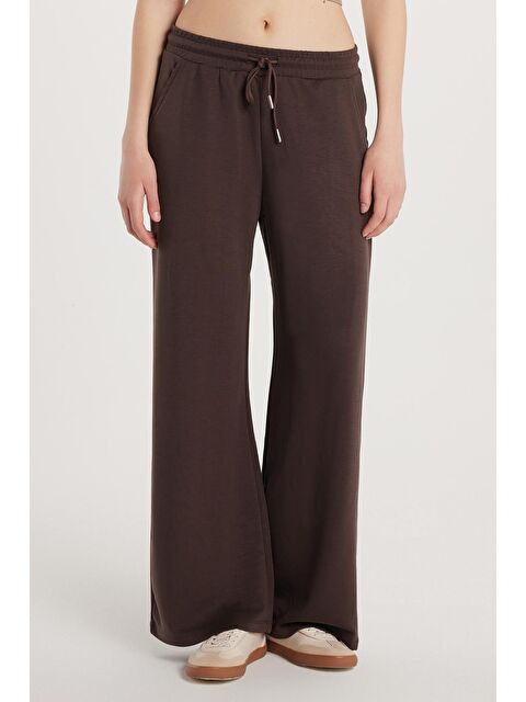 TUDORS Kadın Modal Kumaş Regular Fit Normal Bel Çift Cep Beli Bağcıklı Kahverengi Eşofman Altı - S000523128-19413