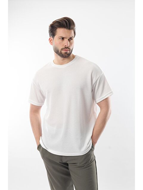 Madmext Beyaz Bisiklet Yaka Erkek Tişört E7127 - S000347904-20063