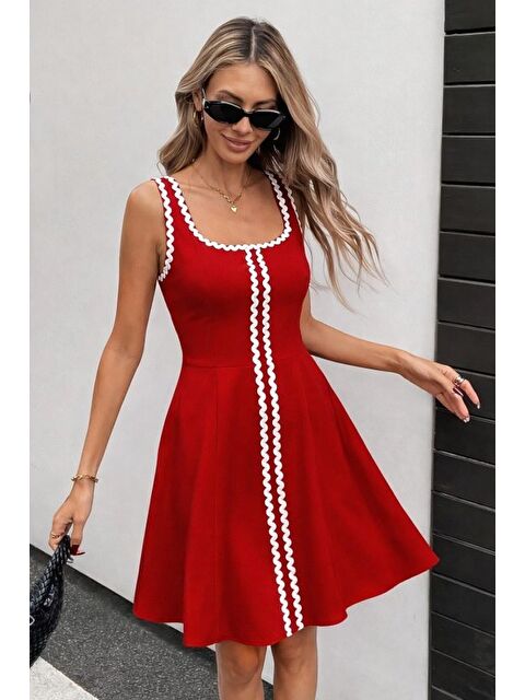 Jane's Kadın Askılı Yuvarlak Yakalı şerit Desenli Kısa Kiloş Elbise