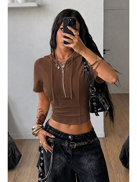 Tarz Cool Kapüşonlu Crop Tişört Fermuarlı Kısa Kollu Kadın Üst Body