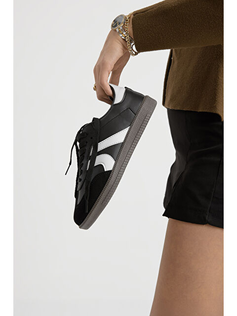 TONNY BLACK Kadın Siyah Beyaz Termo Taban Yanı Şeritli Bağcıklı Spor Ayakkabı - S000493880-37424