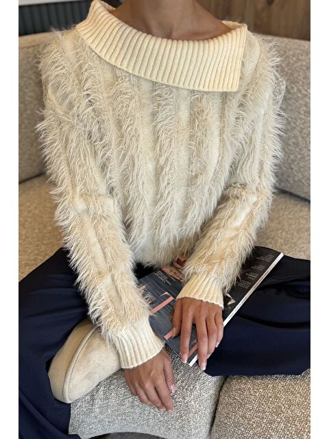 Gülseli Yaka Detaylı Sakallı Triko Kazak - S000425498-19966