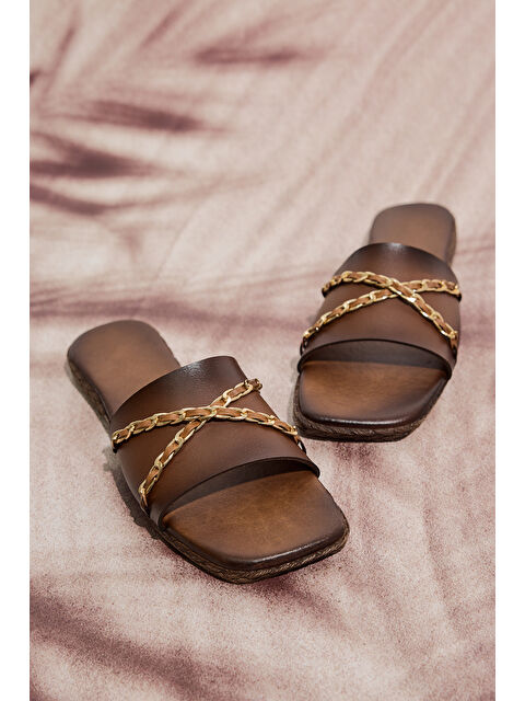 TONNY BLACK Kadın Taba Rahat Kalıp Zincir Detaylı Terlik - S000526477-19413